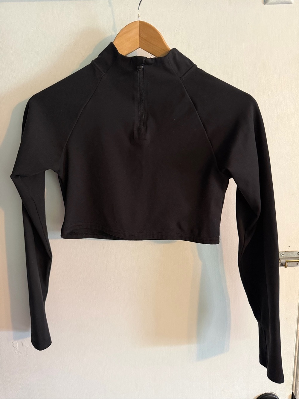 Mono B Black Cropped Long-Sleeve Zip Mock Neck Yoga/ Workout Top, Sz Medium